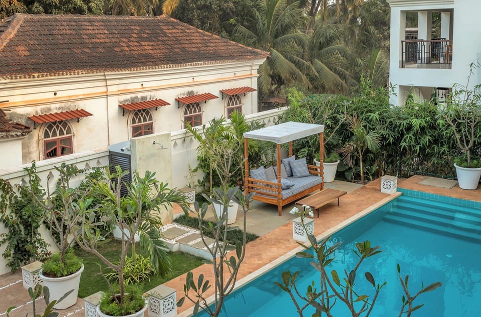 Property building, Patio, Spring, Day, Garden, Garden view, Pool view, Swimming pool, sunbed