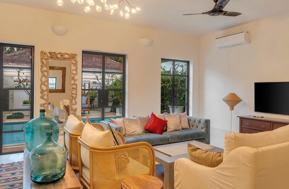 Communal lounge/ TV room, TV and multimedia, Living room, Seating area, Evening entertainment, air conditioner