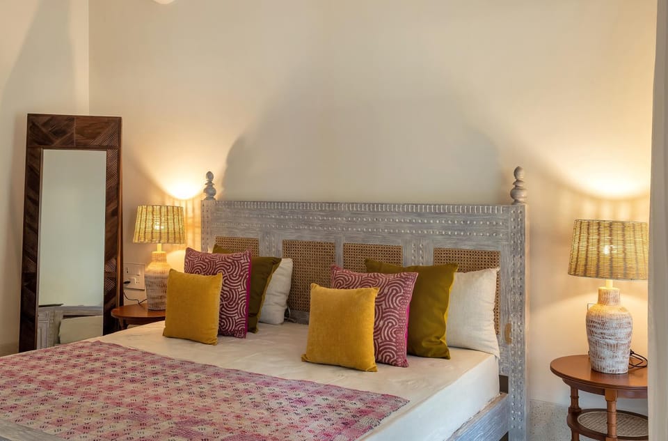 Bed, Photo of the whole room, Seating area, Bedroom