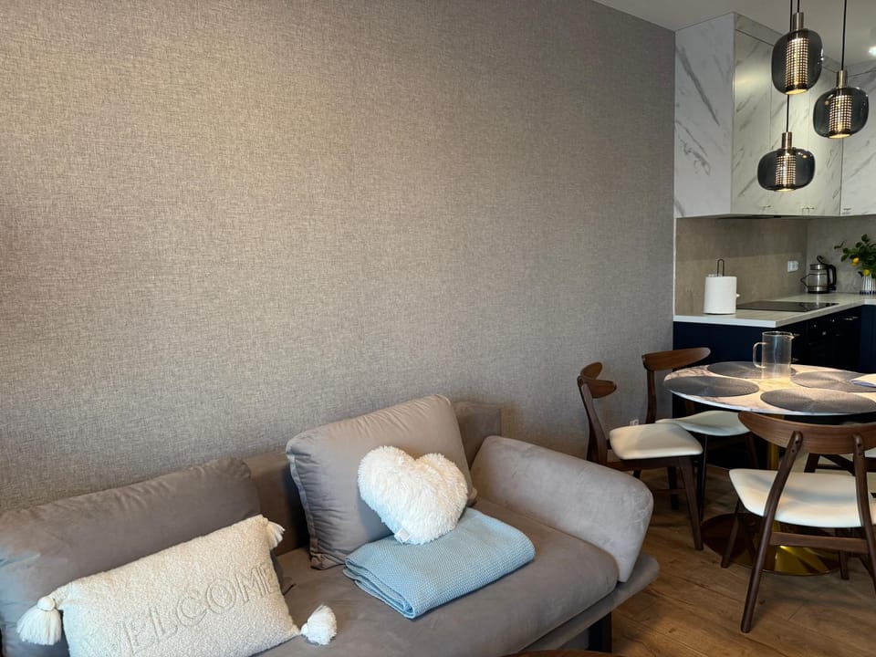 Kitchen or kitchenette, Living room, Seating area, Dining area