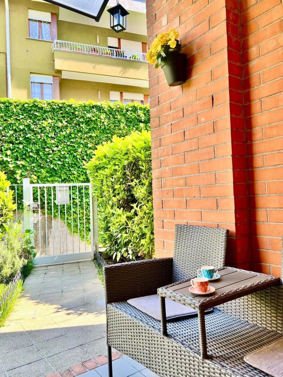 Property building, Patio, Day, Garden, Garden view