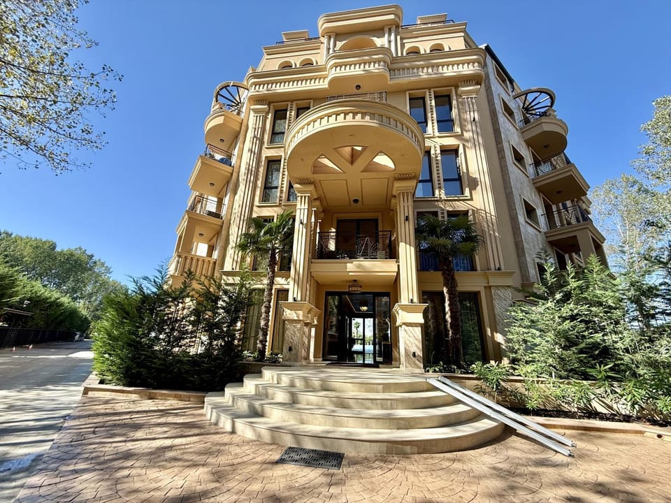 Property building, Facade/entrance