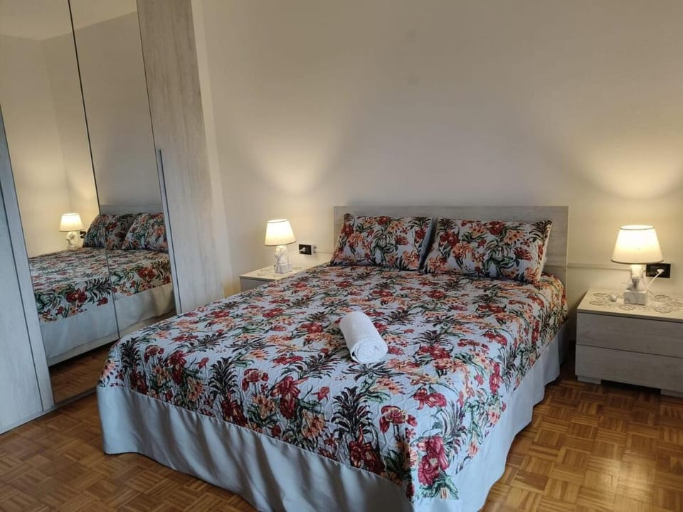 Moderno, Luminoso e Doppi Balconi Apartment in Lombardy