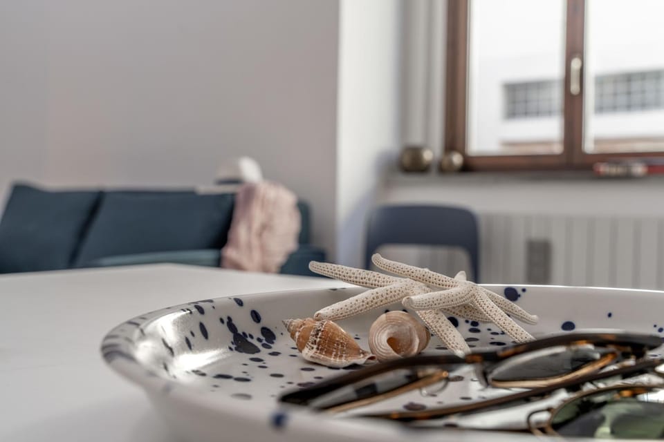 View (from property/room), Living room, Decorative detail