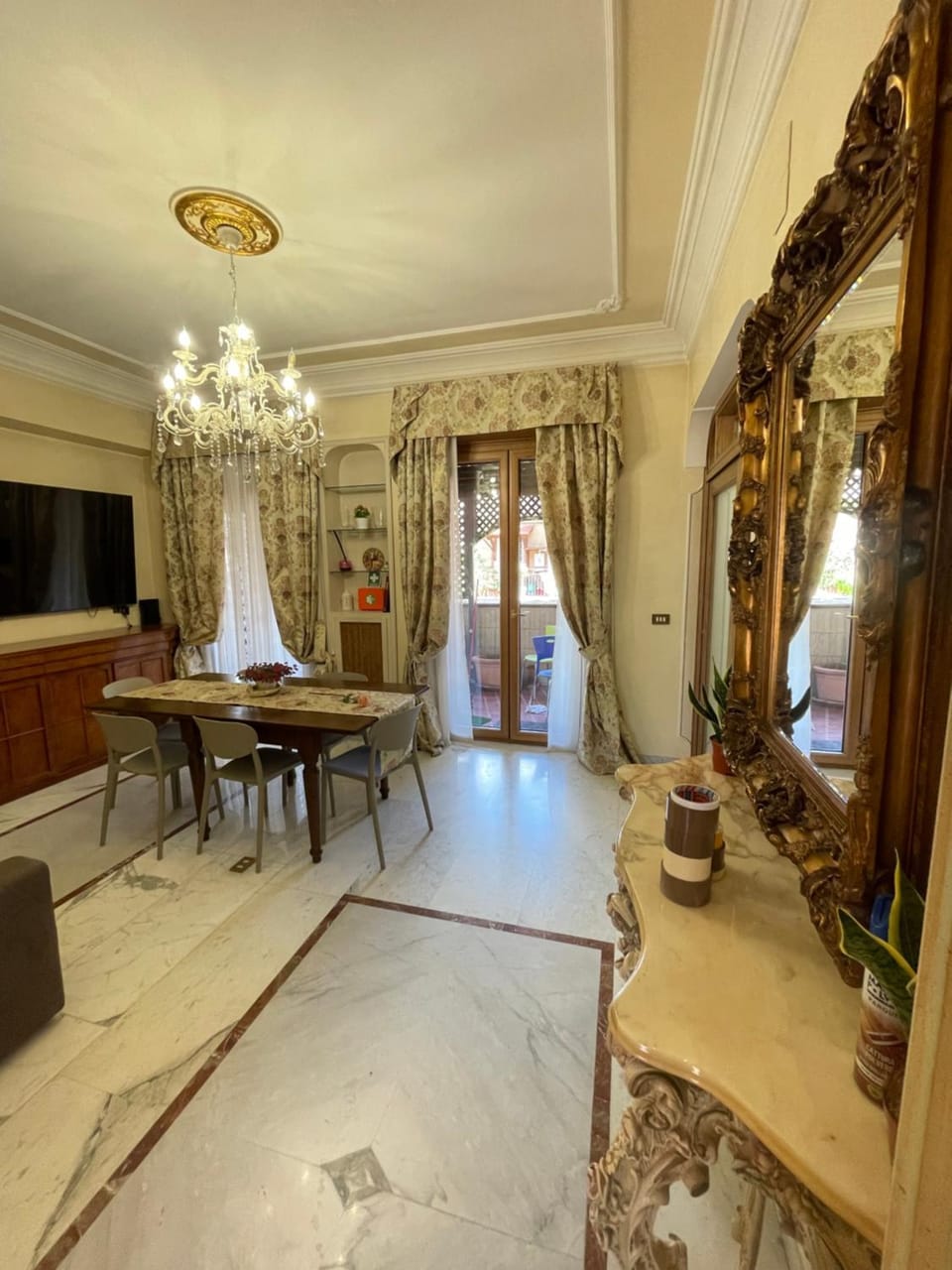 TV and multimedia, Living room, Photo of the whole room, Seating area