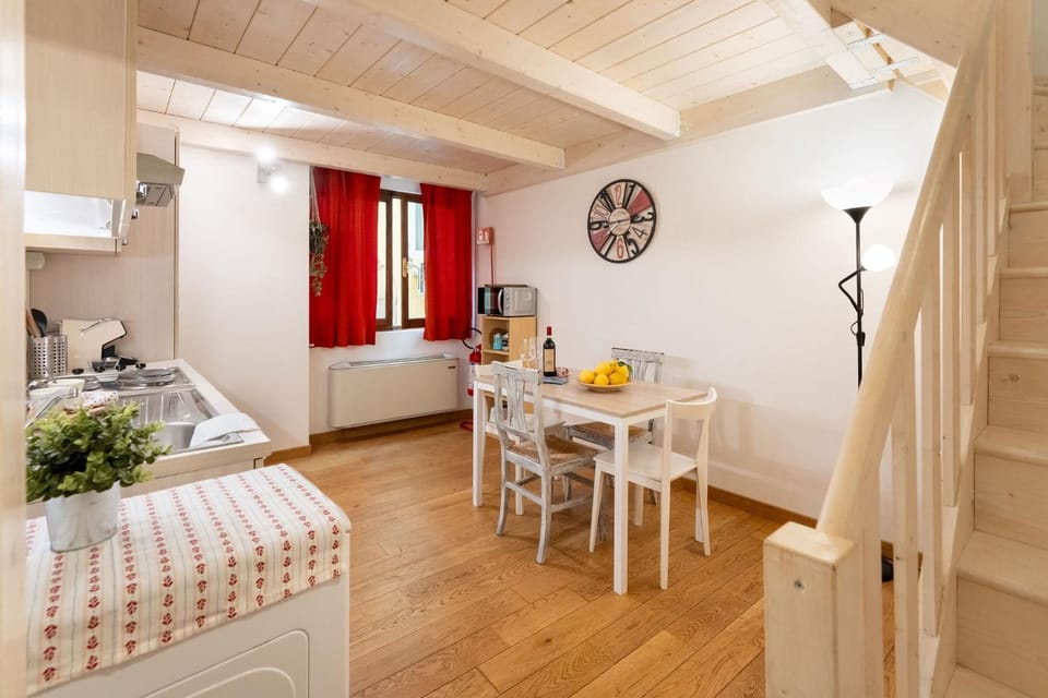 Kitchen or kitchenette, Seating area, Dining area