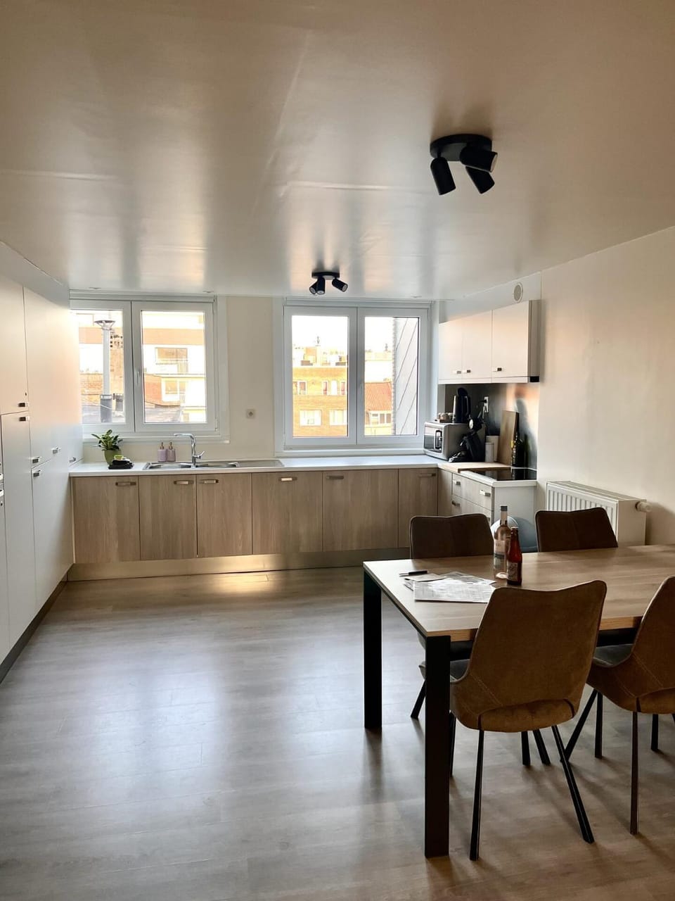 Kitchen or kitchenette, Dining area, stove