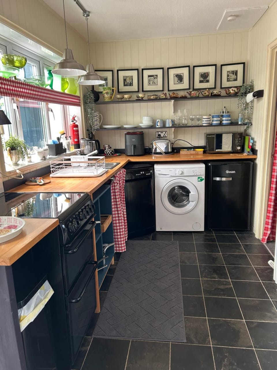 Kitchen or kitchenette, dishwasher, oven, pet friendly, stove, toaster, washing machine