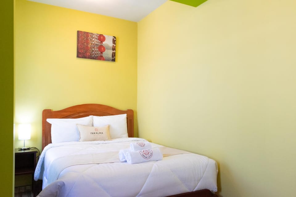 Bed, towels