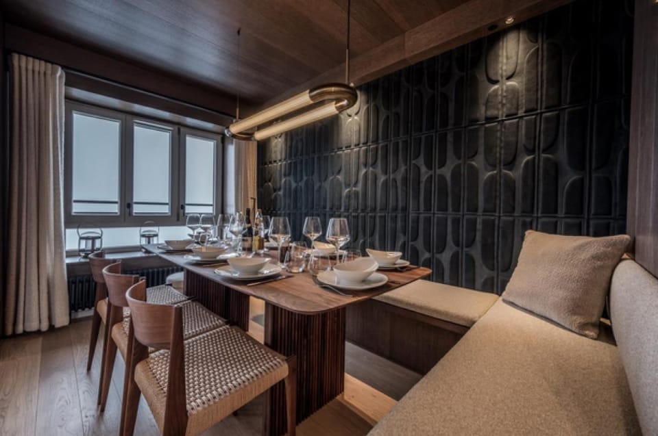 Living room, Food and drinks, Seating area, Dining area, Food, Drinks