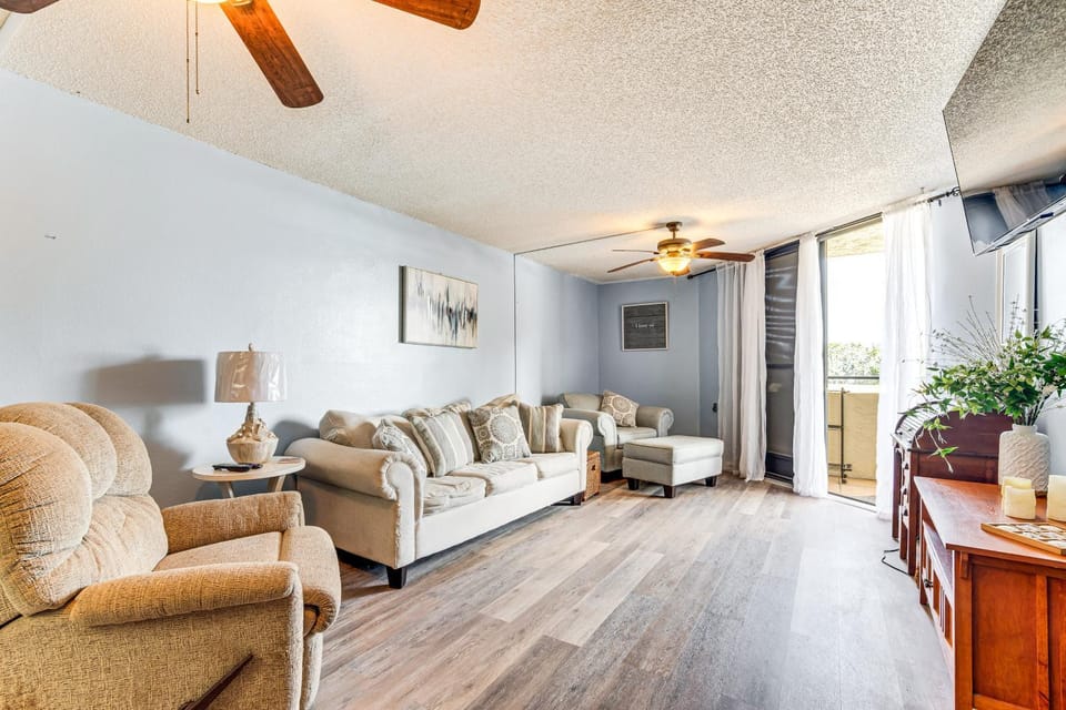 Gulf-View Condo w/ Beach Access & Patio in Hudson House in Hudson
