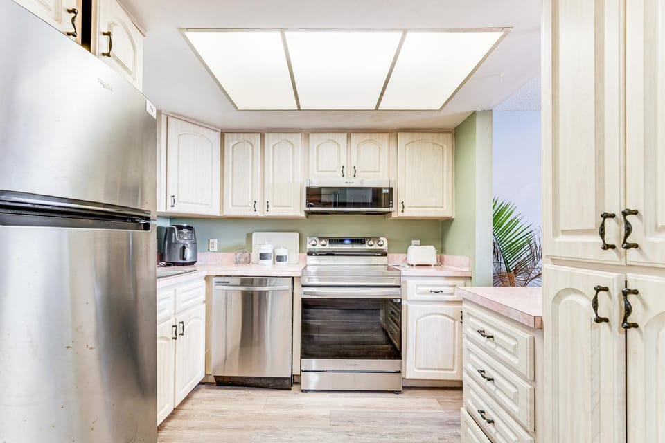Gulf-View Condo w/ Beach Access & Patio in Hudson House in Hudson
