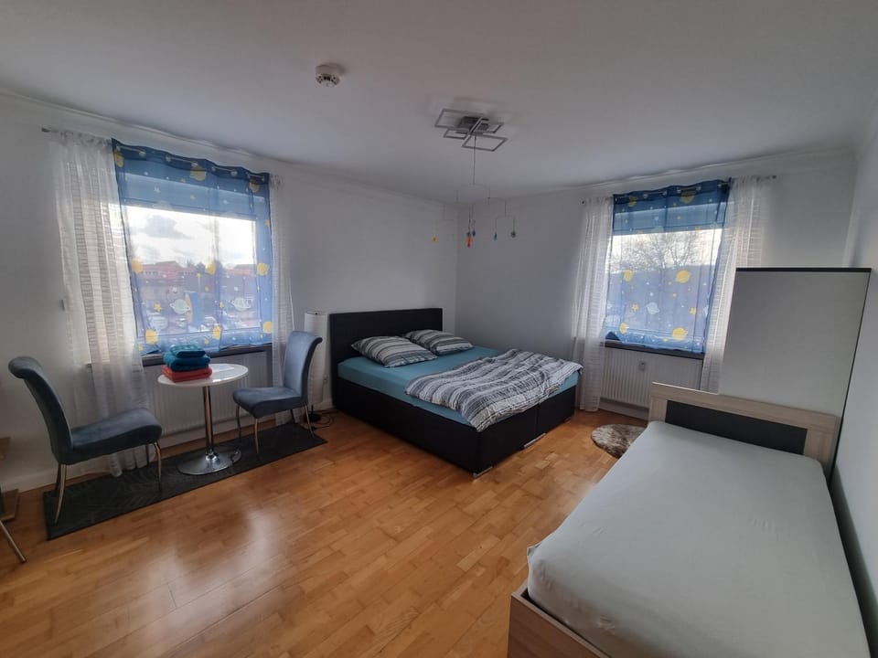 Bed, Living room, Photo of the whole room, Seating area, Bedroom