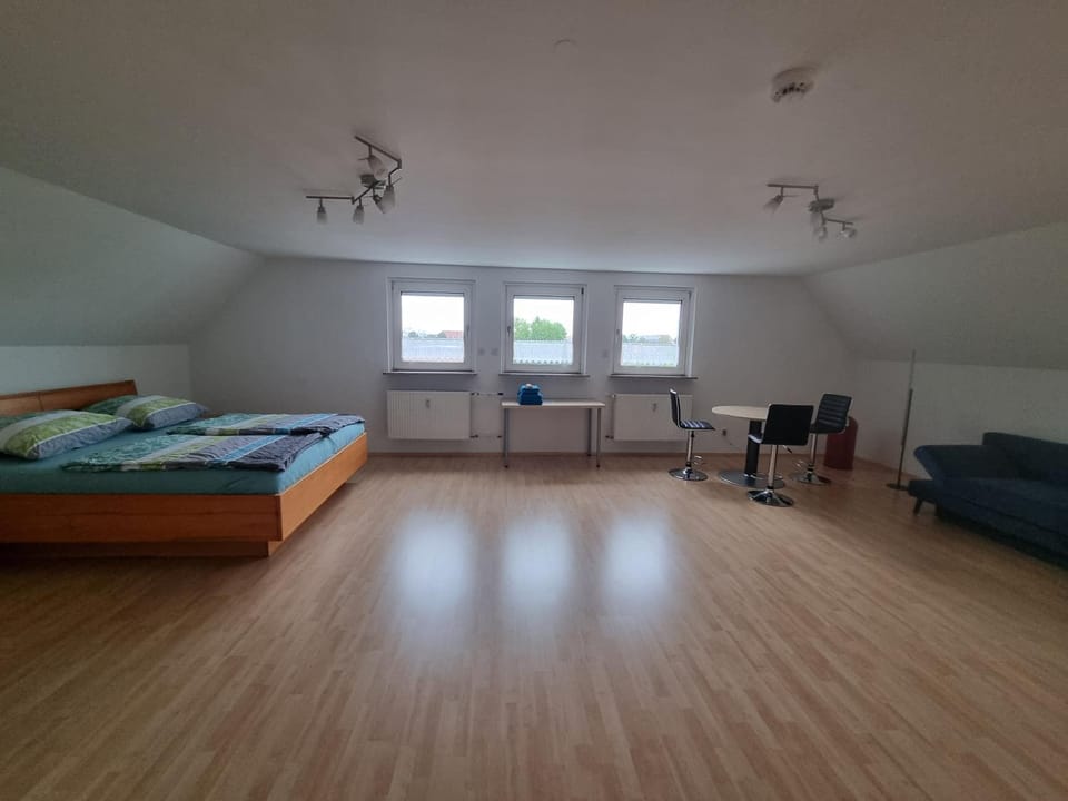 Bed, Photo of the whole room, Seating area, Bedroom