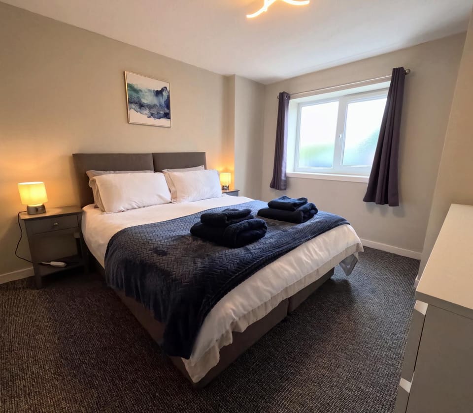 Photo of the whole room, Bedroom, towels