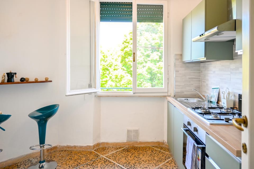 Kitchen or kitchenette, Dining area, stove