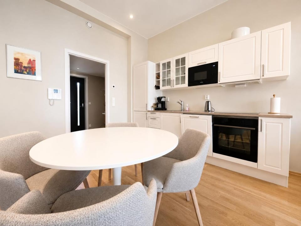 Kitchen or kitchenette, Dining area, dishwasher, stove