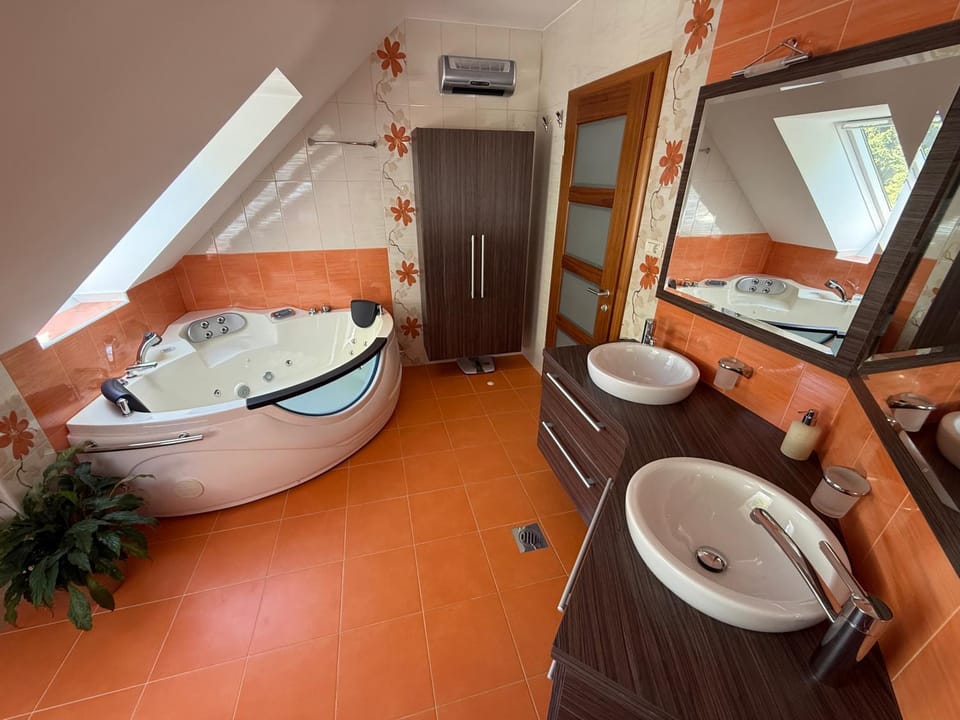 Hot Tub, Bathroom, Bath