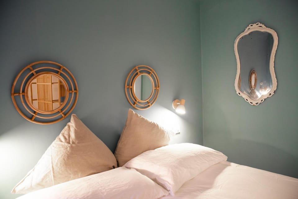 Bed, Photo of the whole room, Decorative detail, Bedroom, furniture, heating, internet, locker, towels