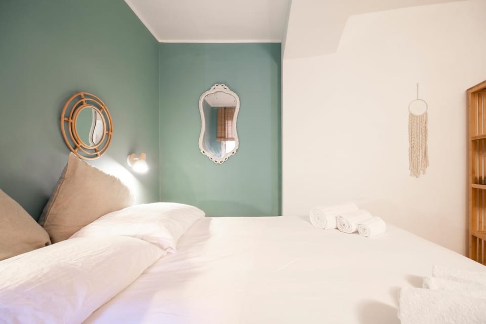Bed, Photo of the whole room, Decorative detail, Bedroom, furniture, towels, wardrobe
