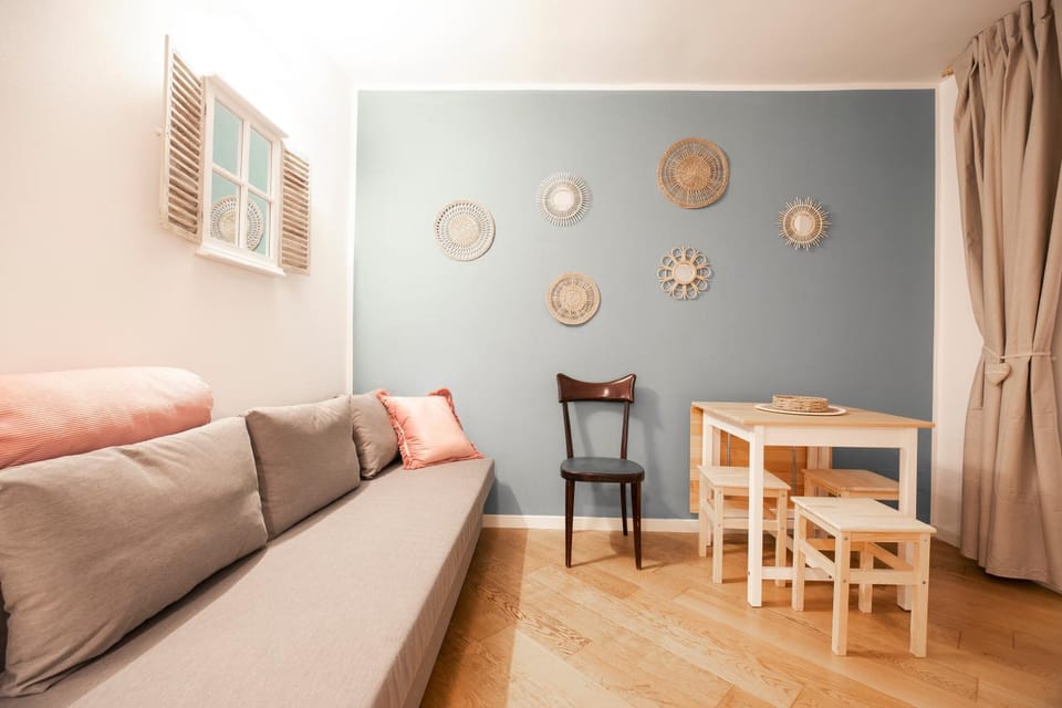Living room, Decorative detail, Seating area, Dining area, furniture