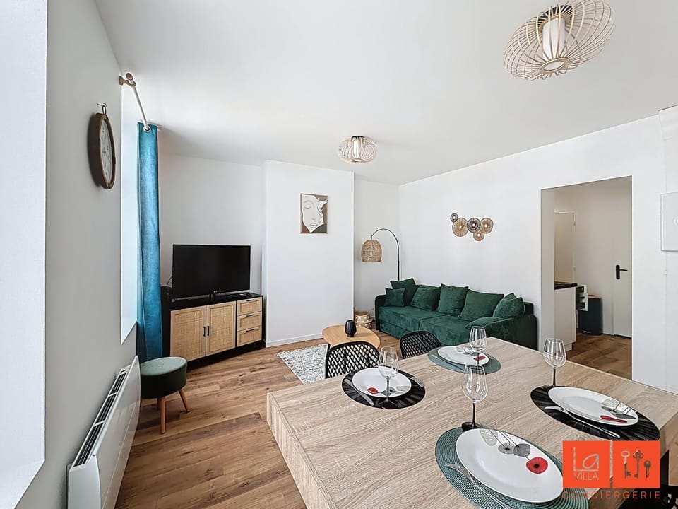 Living room, Dining area