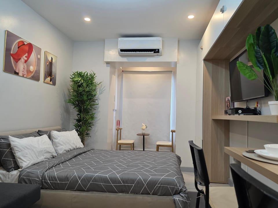 Bed, TV and multimedia, Photo of the whole room, air conditioner