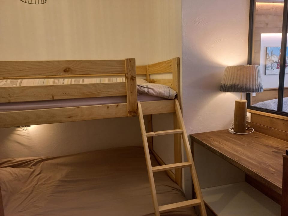 Bed, bunk bed