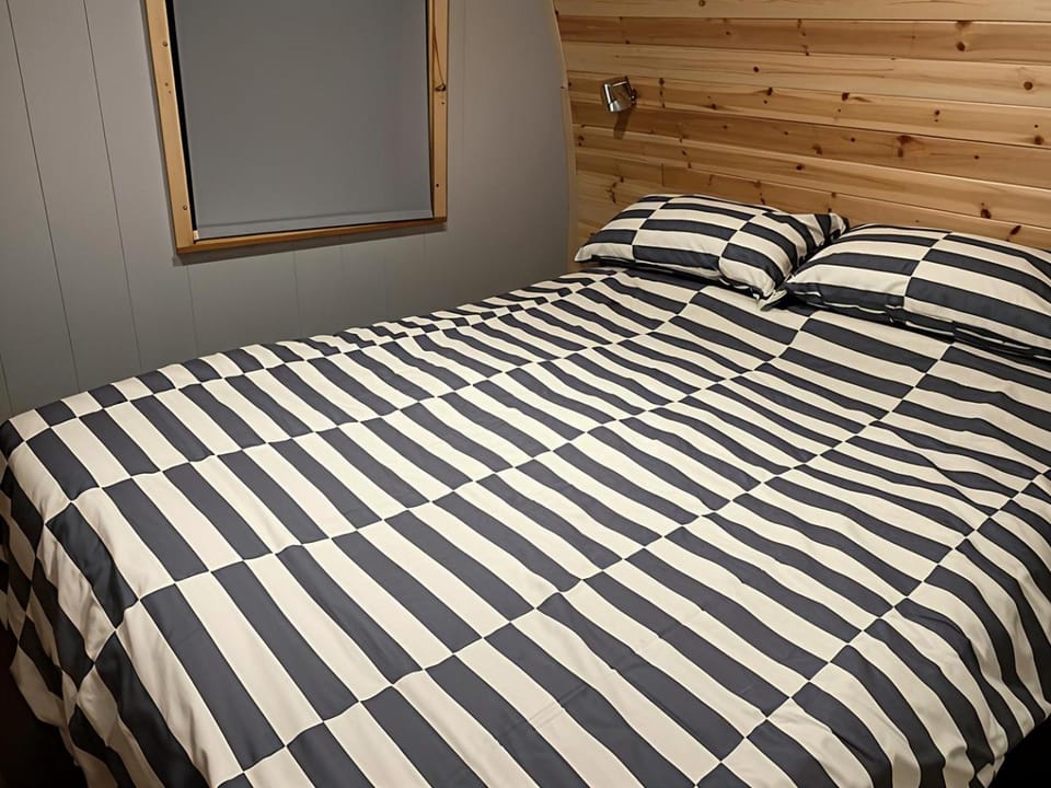 Bed, Bedroom, hair dryier
