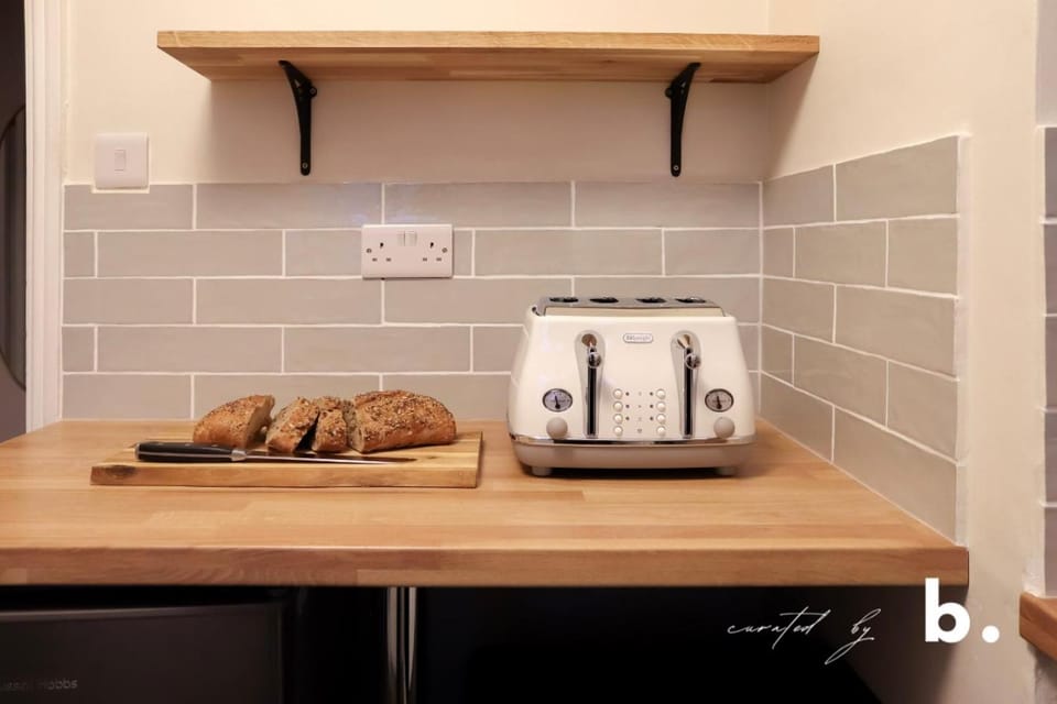 Oxford Urban Nook - Stylish 2-Bed Near City Centre Apartment in Oxford