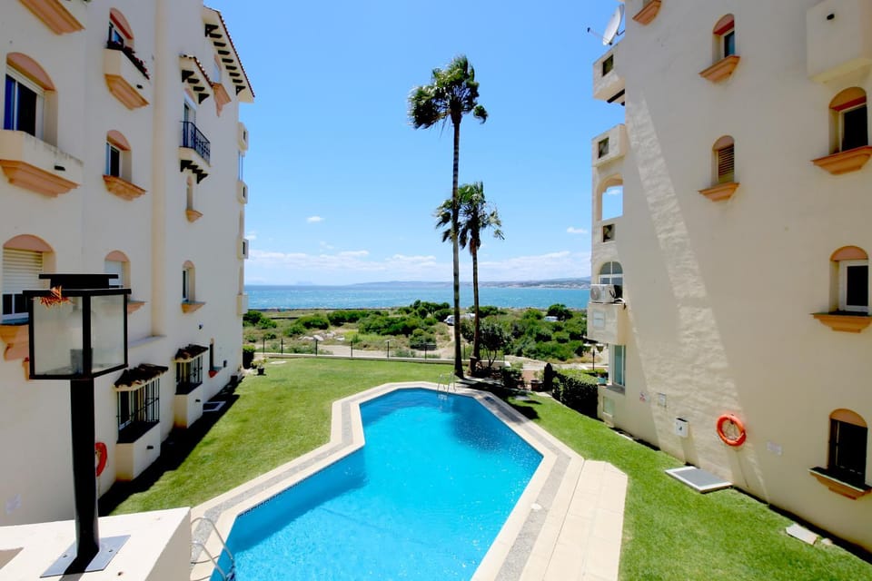 Property building, Sea view, Swimming pool
