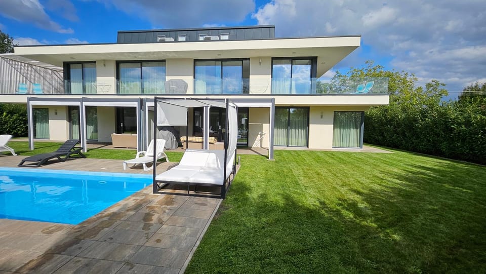 Luxury Apartments in Balatonalmádi I Almádi Lux Apartman IV - Velvet Oak Apartment in Hungary