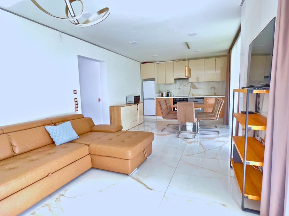 Luxury Apartments in Balatonalmádi I Almádi Lux Apartman IV - Velvet Oak Apartment in Hungary