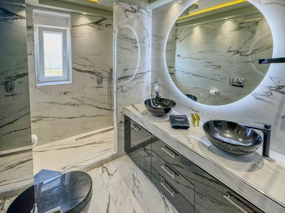 Shower, Bathroom, towels