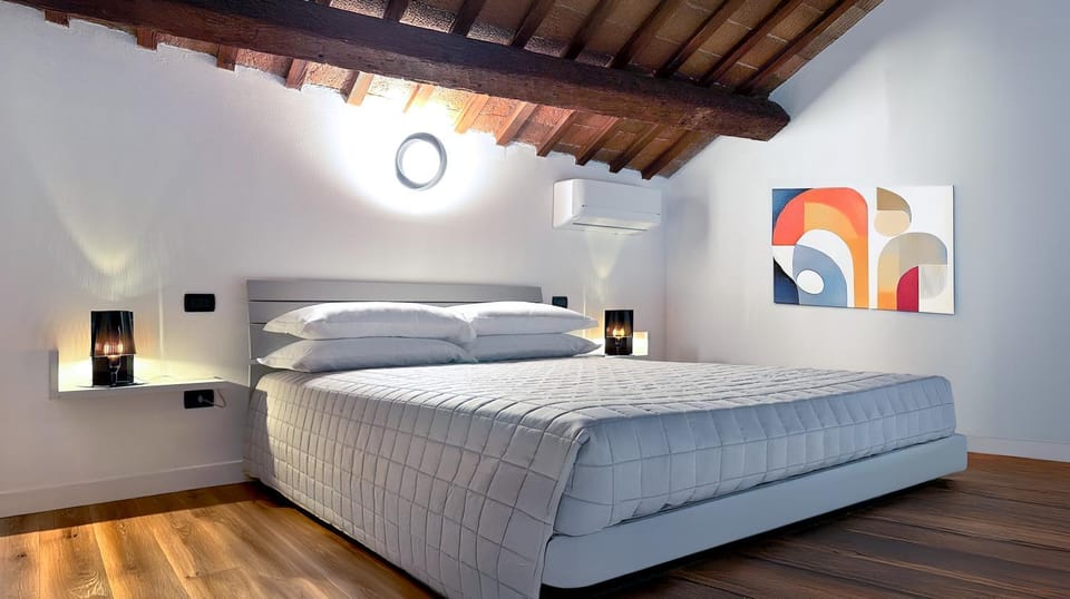Bed, TV and multimedia, Photo of the whole room, Bedroom, air conditioner
