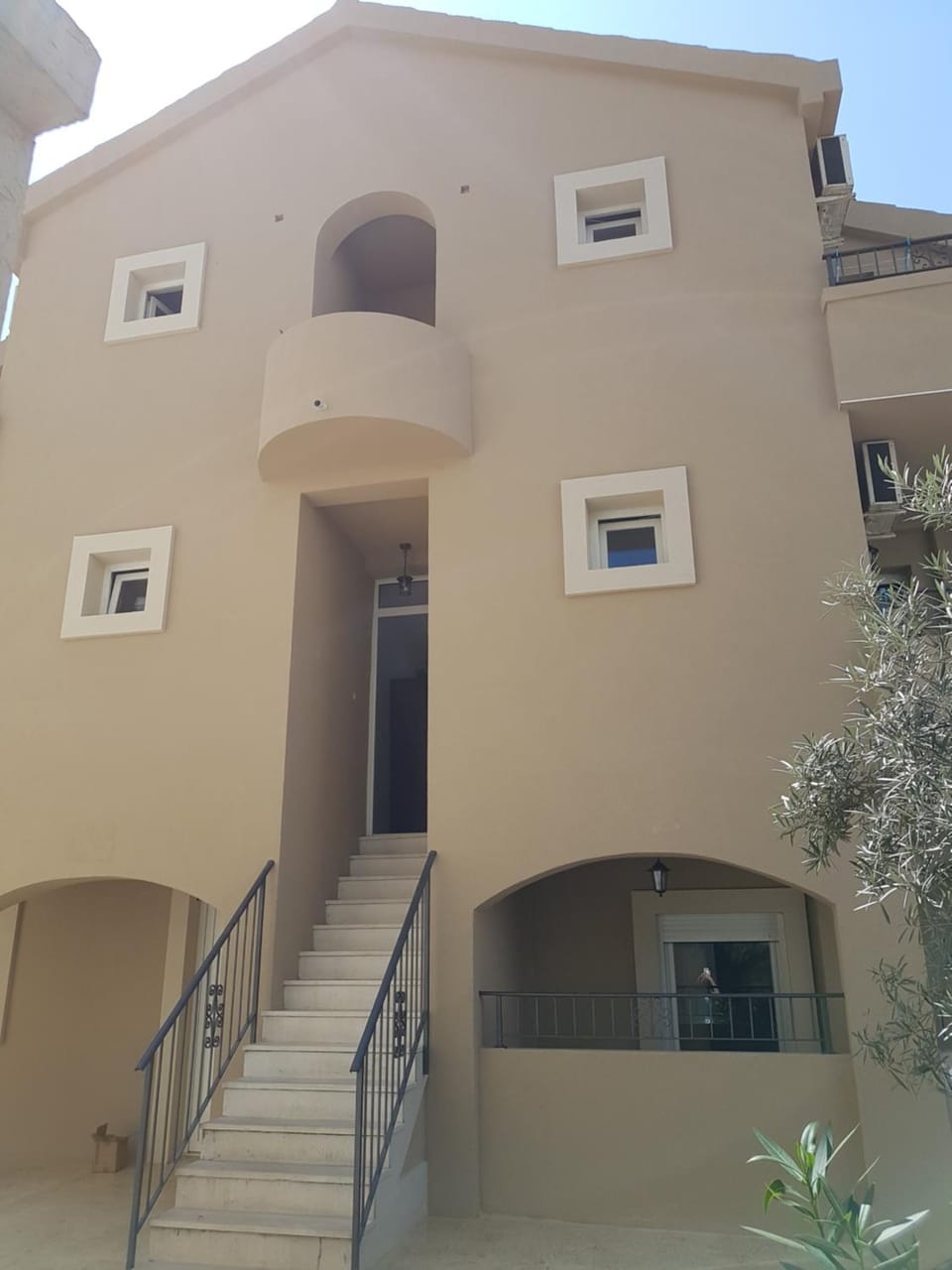 Facade/entrance