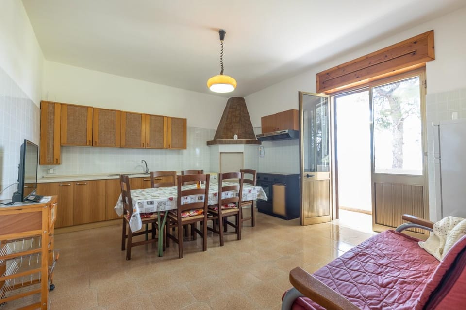 Kitchen or kitchenette, Living room, Seating area