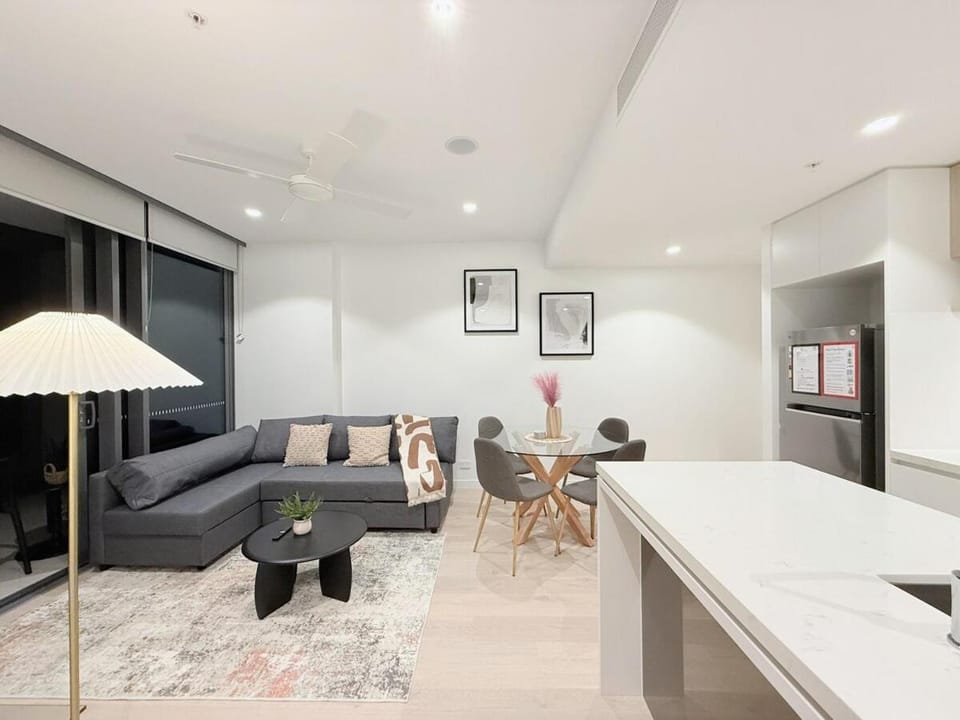 Serene 1Bed Sofa Bed with Pool & River Views at QWR Apartment in Brisbane City