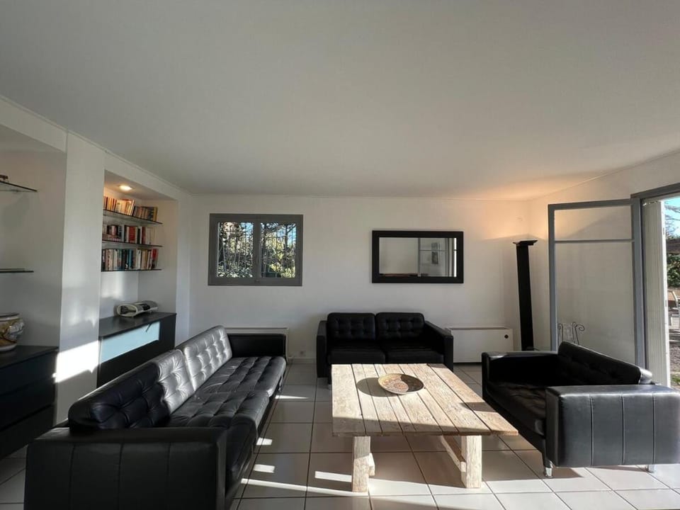 Living room, Seating area, internet, air conditioner