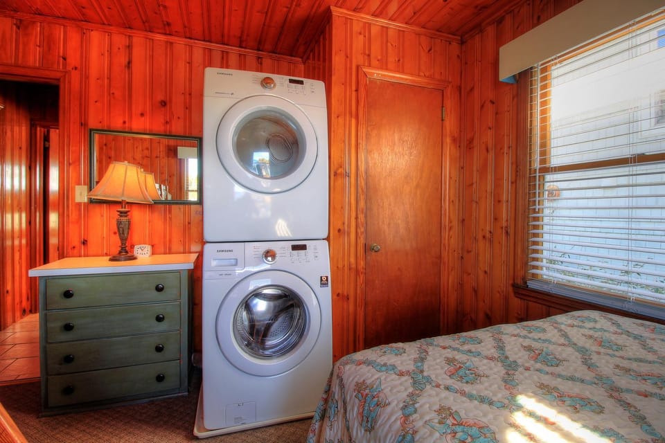 Averette Cottage by Carolina Beach Realty House in Carolina Beach