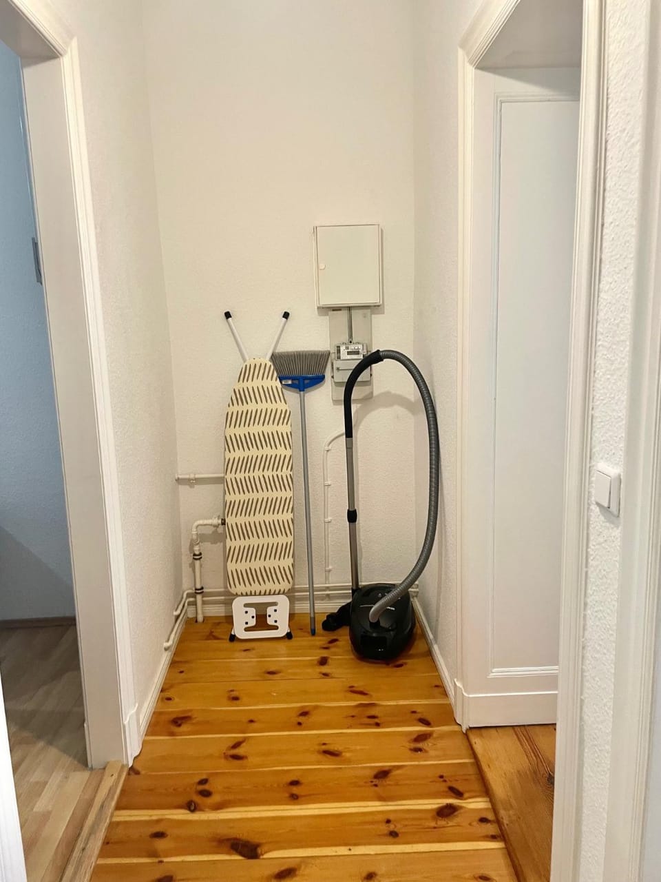 Bathroom, Bedroom, kitchen