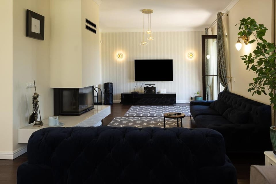 Communal lounge/ TV room, TV and multimedia, Living room, Seating area, Evening entertainment, fireplace