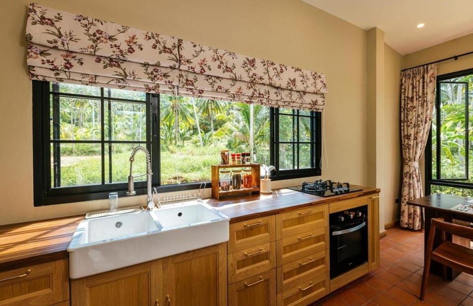 Raymonds Tropical Farmhouse Villa in Ko Pha-ngan Sub-district