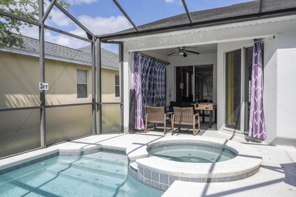 Cozy 4Bd Home Pool & Hot Tub at Trafalgar Resort House in Poinciana