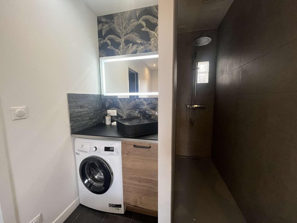 Shower, washing machine