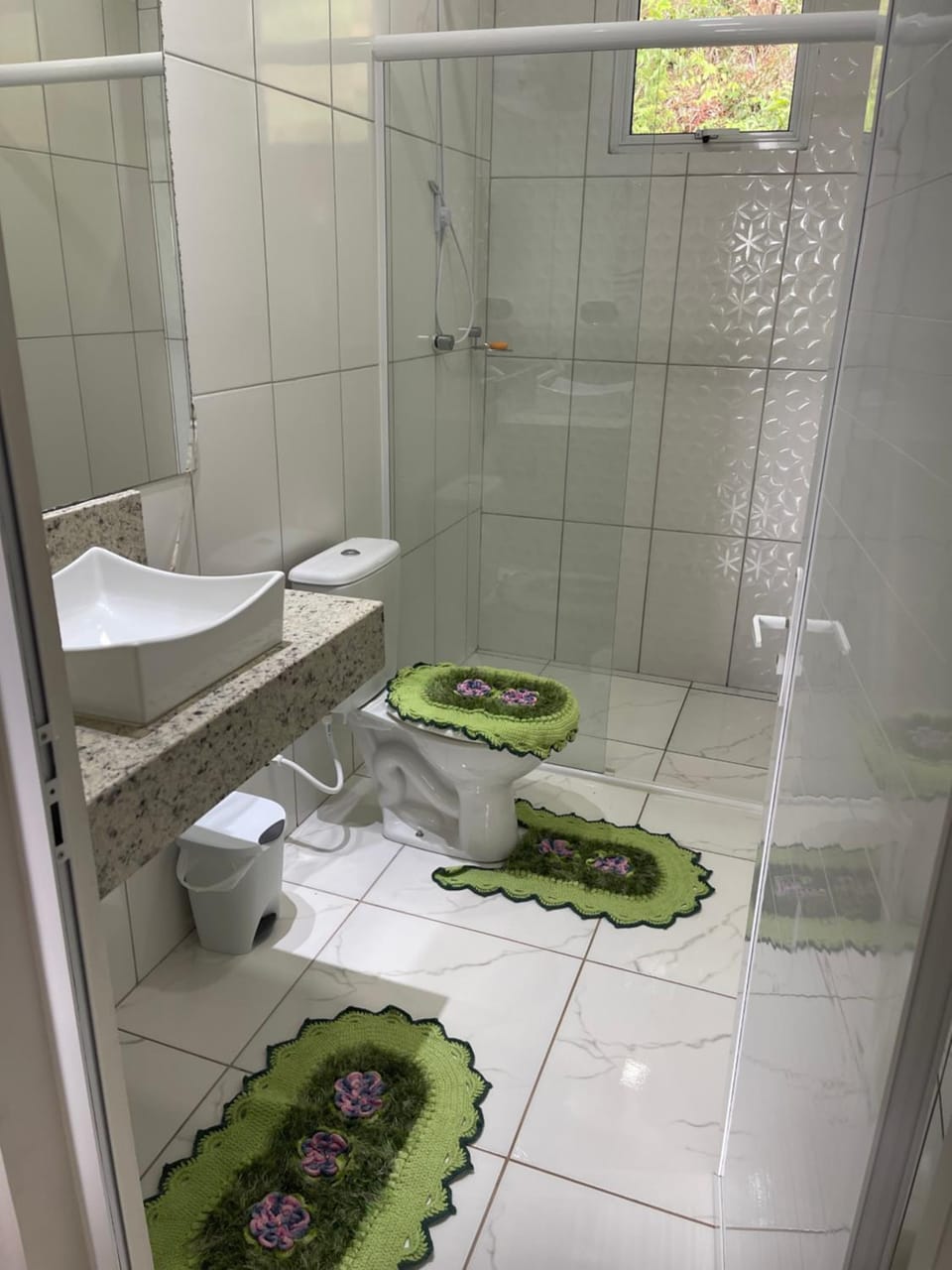 Shower, Toilet, Bathroom, towels