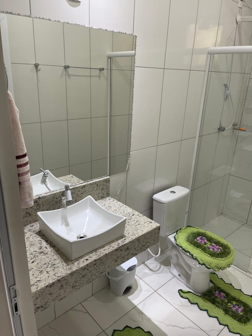 Shower, Toilet, Bathroom, towels