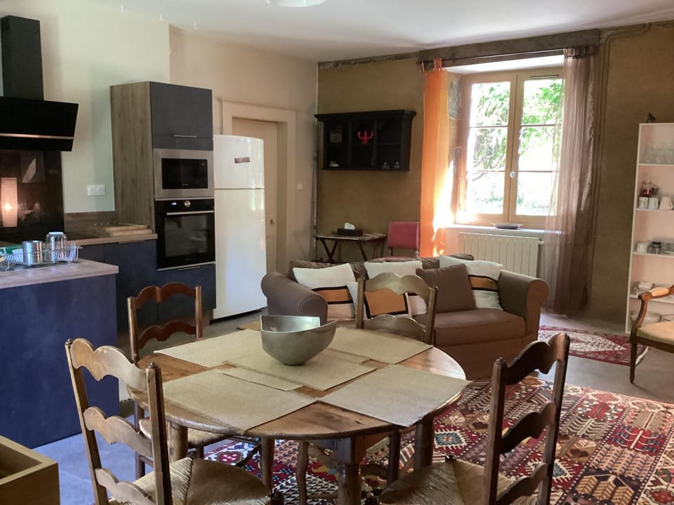 Living room, Dining area