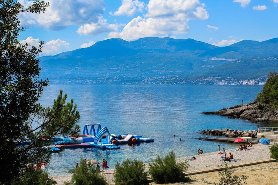 Day, Natural landscape, Activities, Beach, Mountain view, Sea view