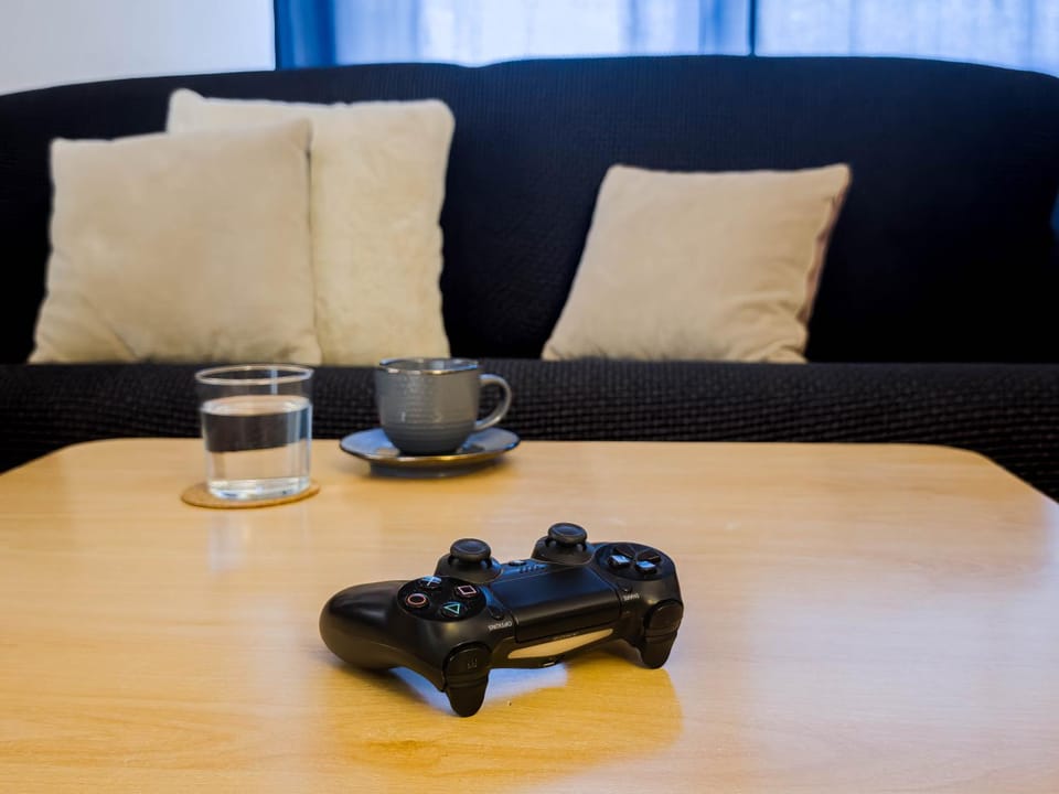 Game Room, TV and multimedia, Living room, Seating area, internet, air conditioner